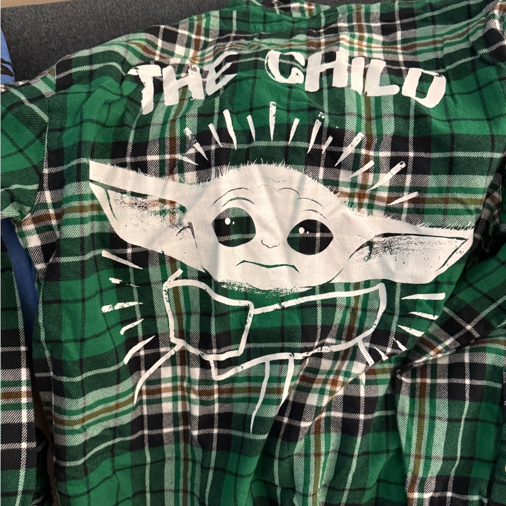 Star Wars Green and Black Flannel Mandalorian the Child Men’s Large Cakeworthy